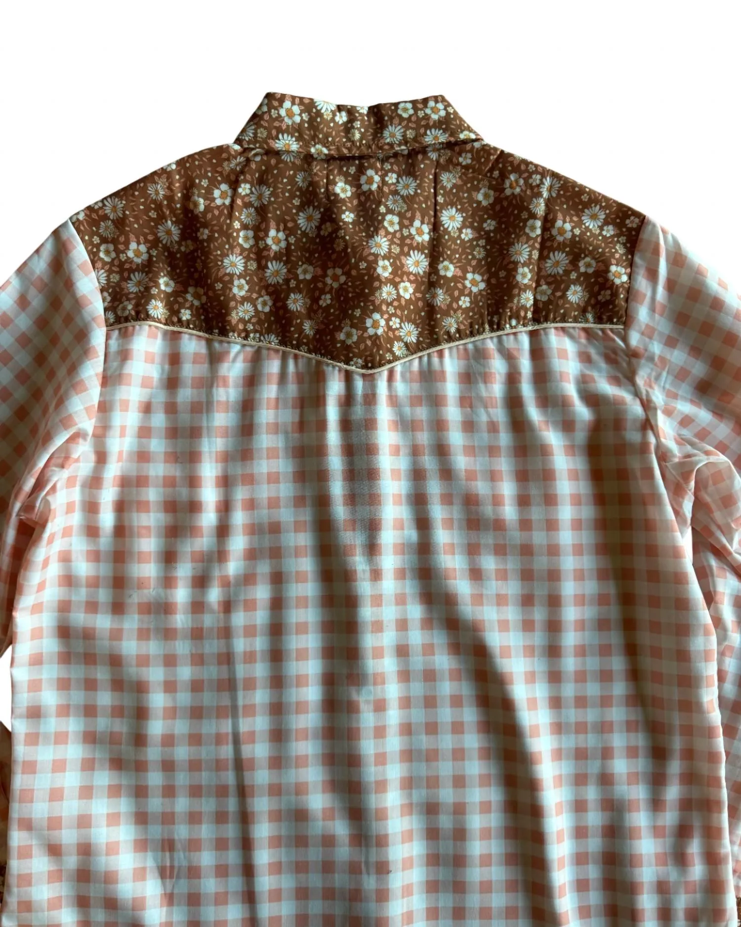 Long Sleeved Pearl Snap Shirt In Ditzy Daisy